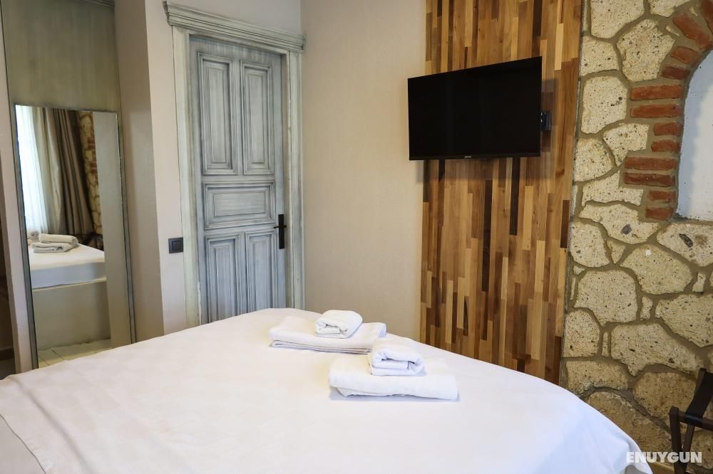Standard Room, Pool or Garden View, 1st Floor
