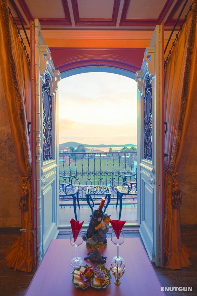 Queen Suite, Sea and Pool View, Balcony