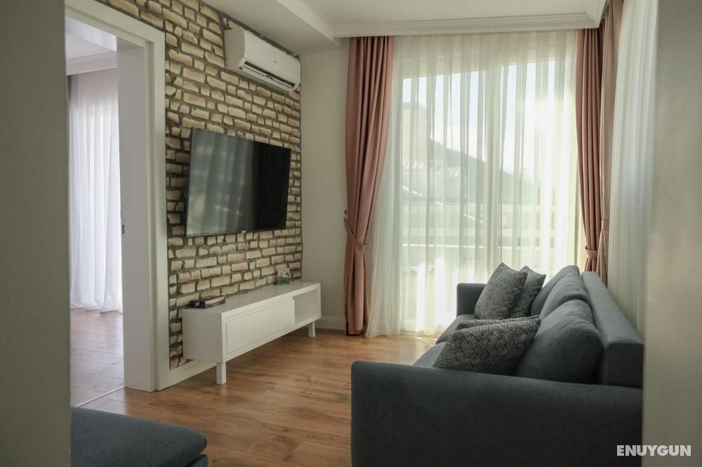 Family Room with Balcony, City View, Balcony or Terrace