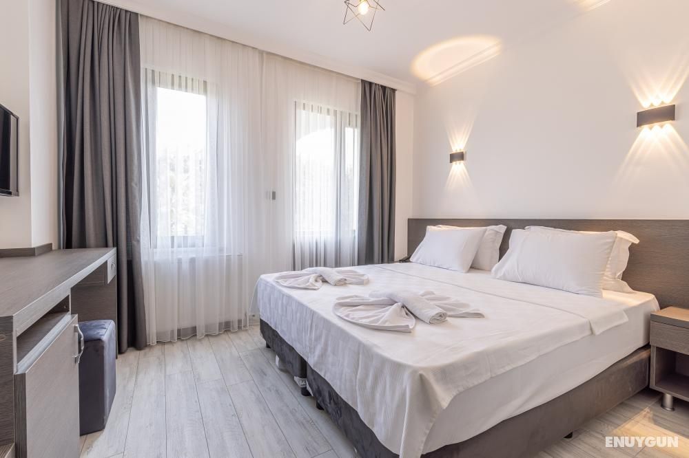Standard Room, Sea and Mountain View, Balcony