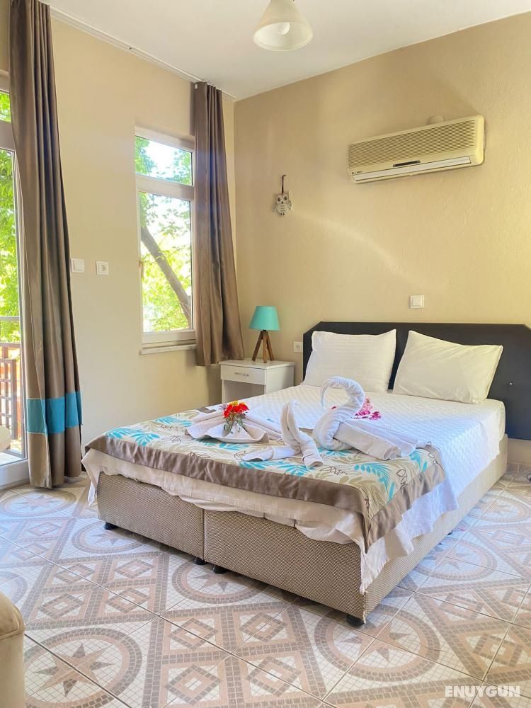 Apartment - One Bedroom, Garden or Street View, 1st Floor