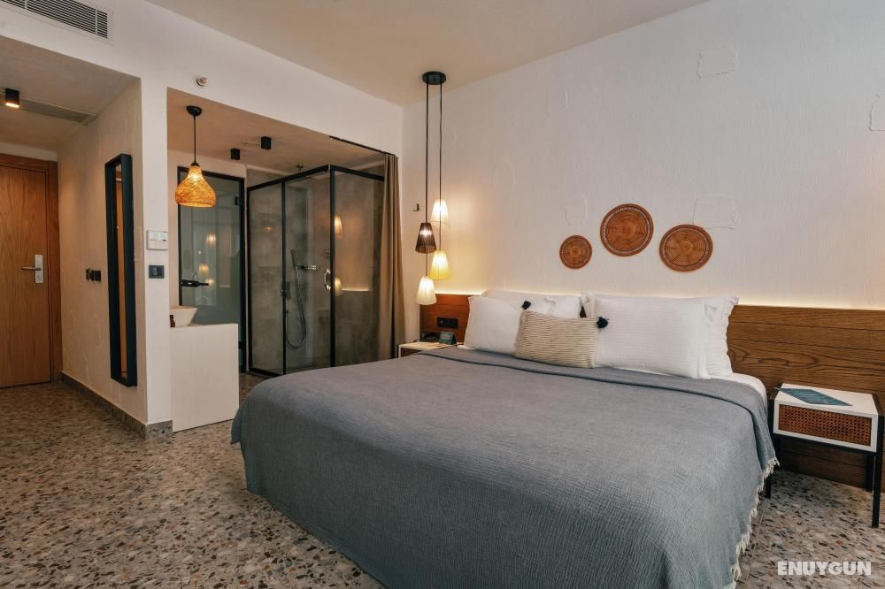 Deluxe Pool Connection Room with Pool View