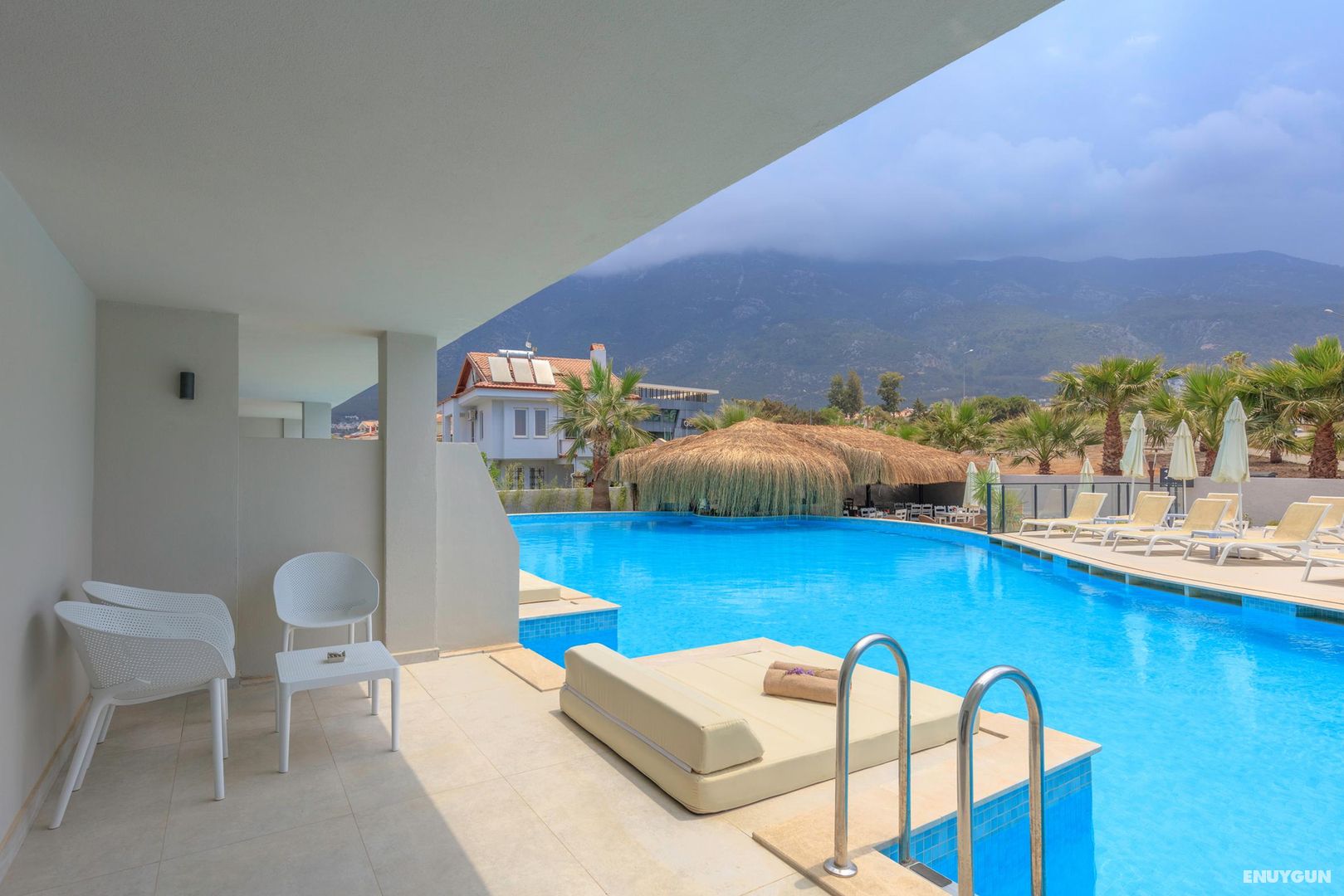 Annex Swim Up Room