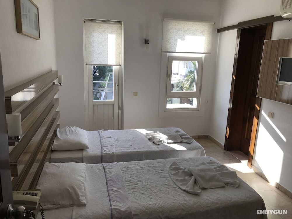 Standard Double Room with Partial Sea View