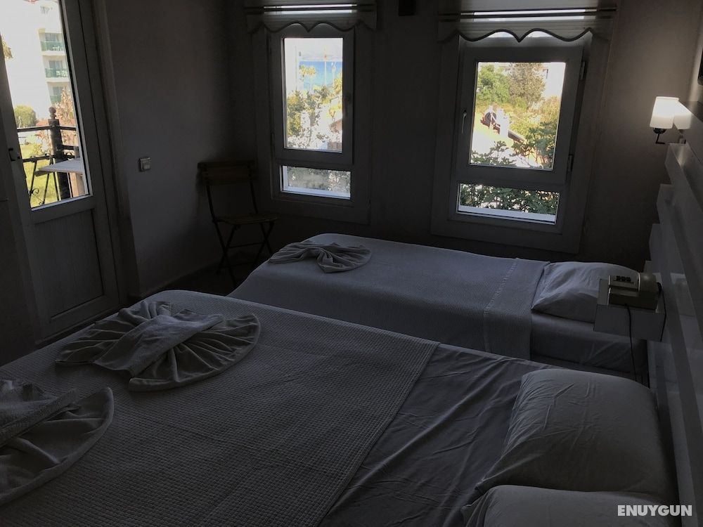 Standard Triple Room with Sea View