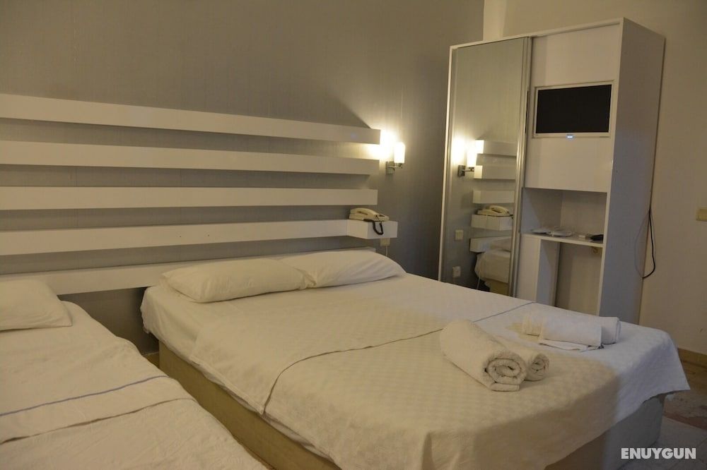 Triple Room, Non-Smoking, Partial Sea View