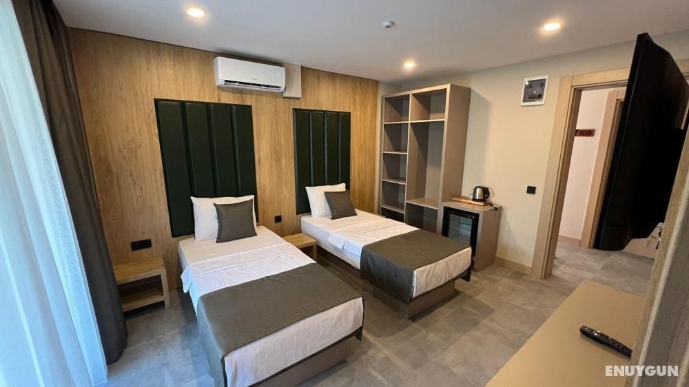 Corner Deluxe Room, Garden View, 1st Floor