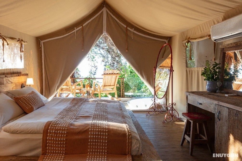 Suite, Sea View, Jacuzzi and Private Garden