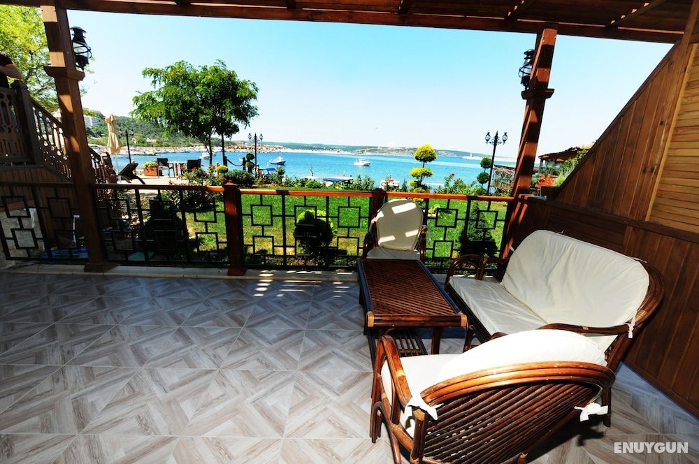 Deluxe Room, 1 King Bed, Balcony, Sea View