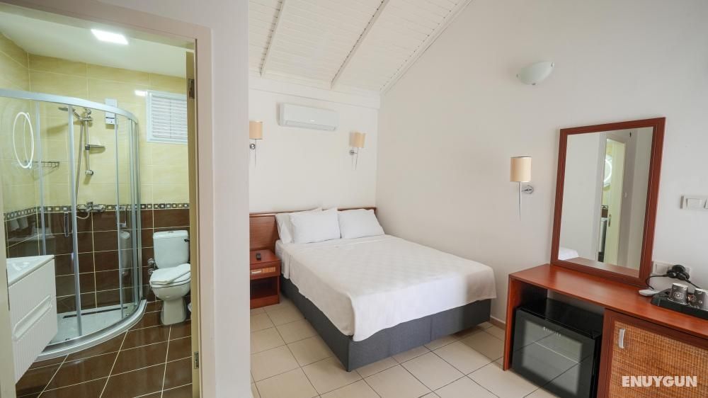 Standard Room, Pool View, Garden Floor