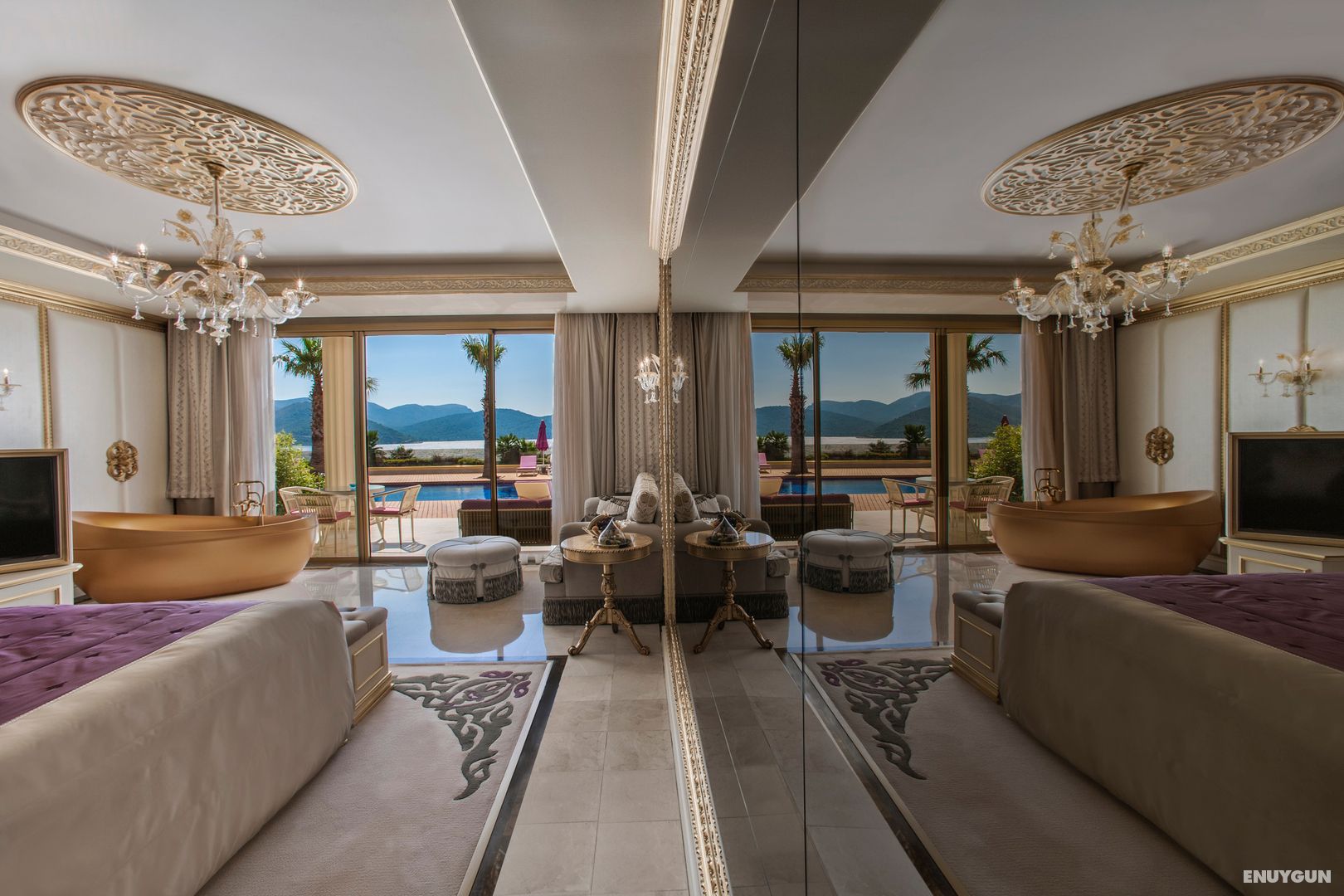 Deluxe Swim Up Sea View Room