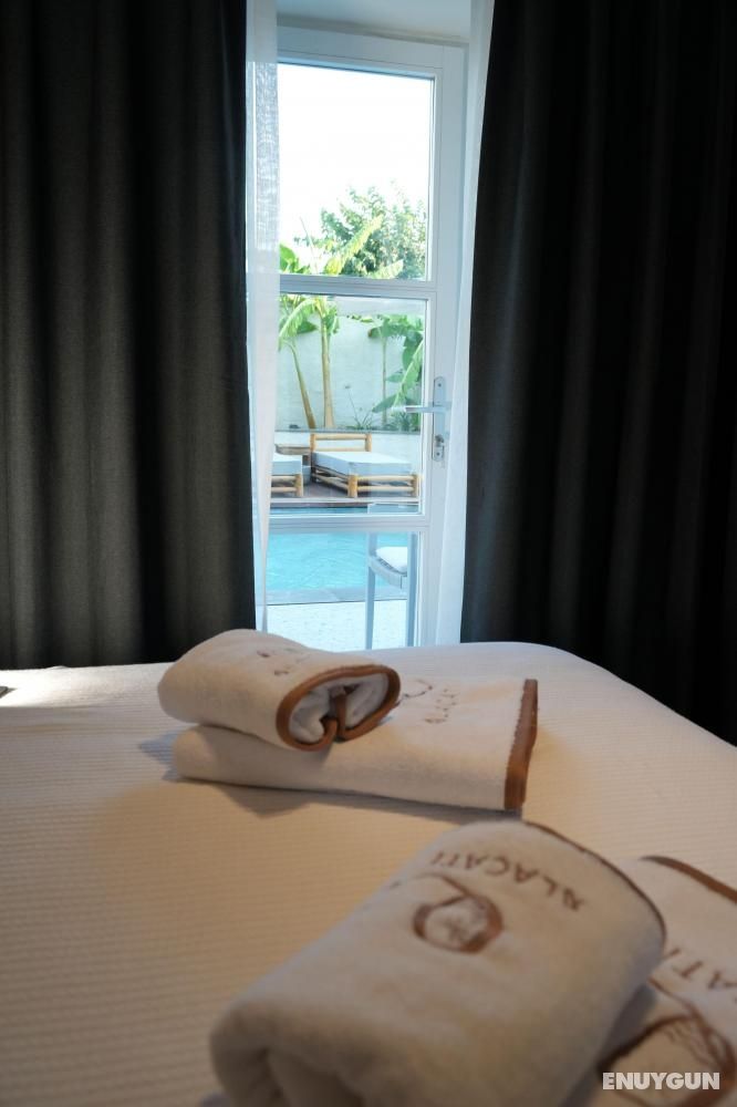 Swim Up Deluxe Room Pool View Garden Floor