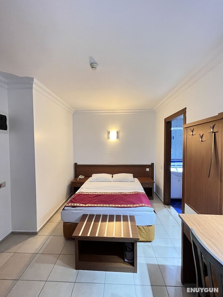 Economy Single Room, 1 Queen Bed