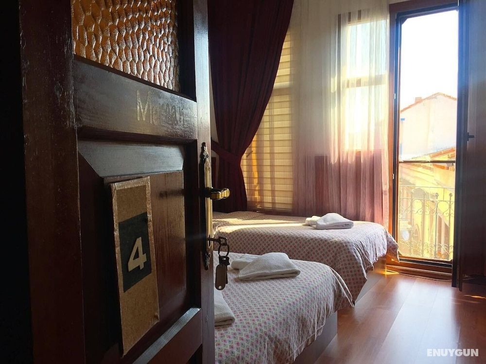 Triple Room (coral)