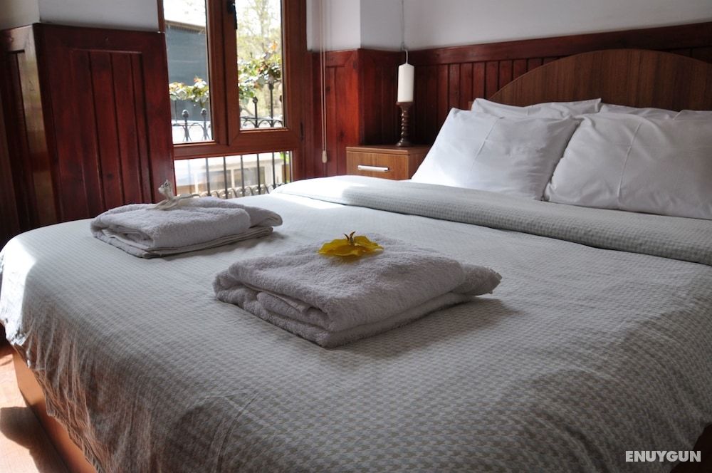 Double Room (geranium)