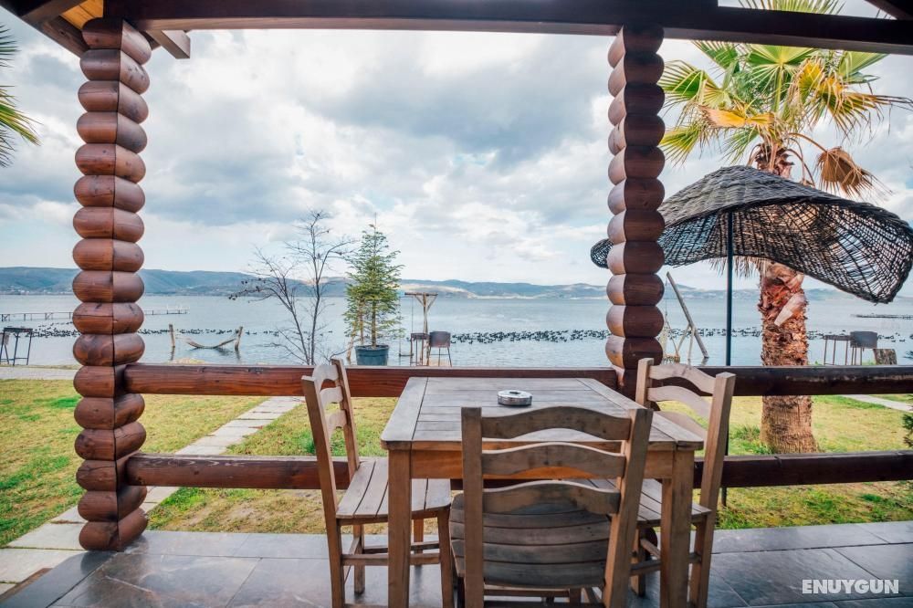 Superior Bungalow Room with Lake View, Jacuzzi and Balcony