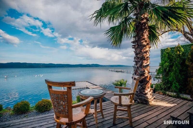 Suite Room with Jacuzzi, Lake View, Jacuzzi