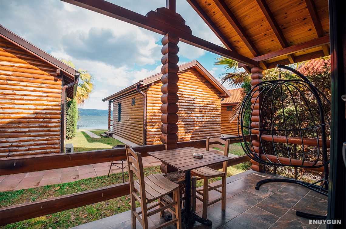Deluxe Bungalow, Lake View, Jacuzzi and Balcony