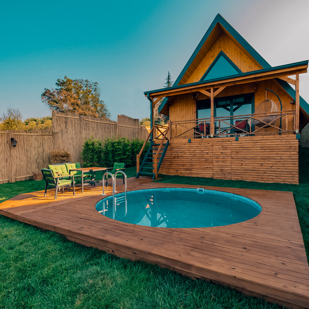 Triangle Bungalow, Lake View, Private Pool and Garden
