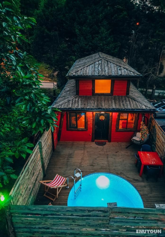 Candy Apple, Garden View, Jacuzzi, Private Pool (unheated)