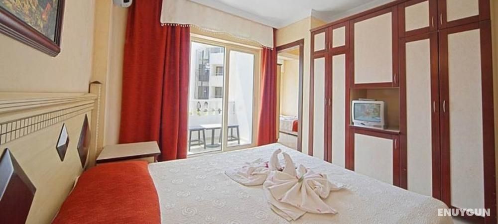 Family Room, Sea or Land View