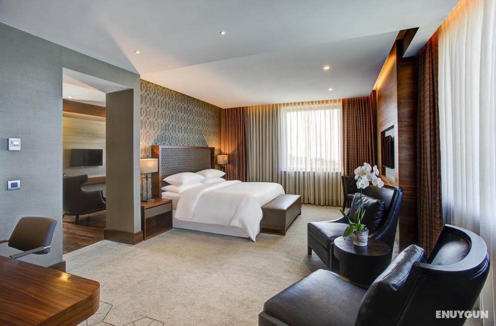 Executive Suite, Sea or Land View, Bathtub