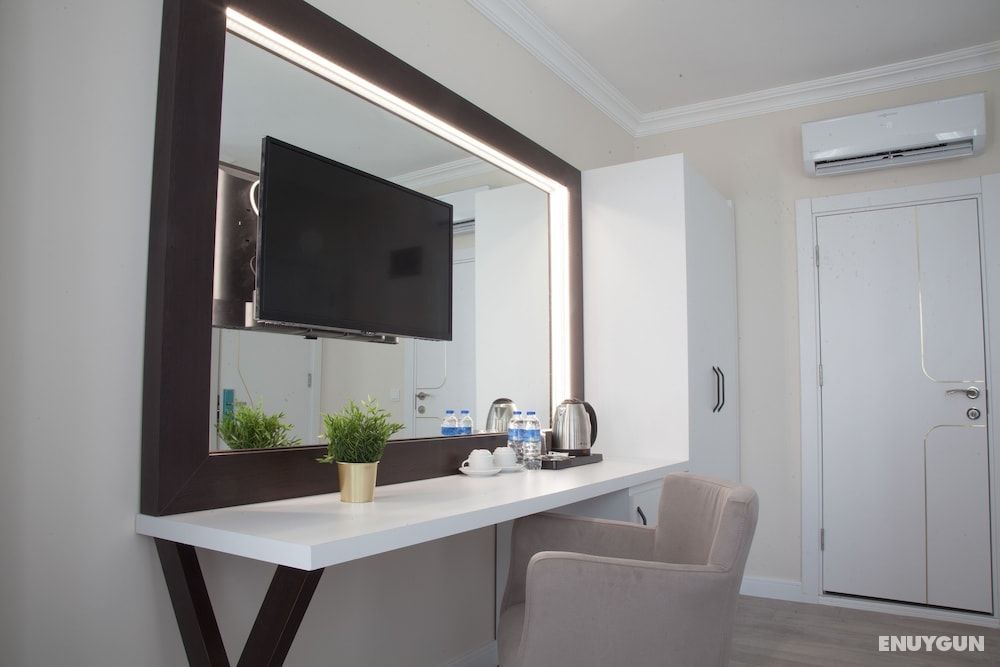 Standard Double Room, Partial Sea View
