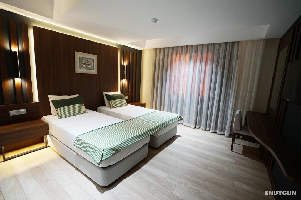 Superior Custom Room with 2 Twin Beds with City View