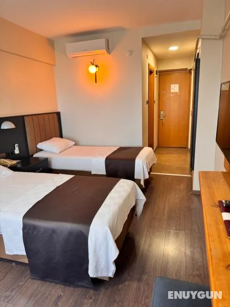 Standard Custom Twin Room with Sea View