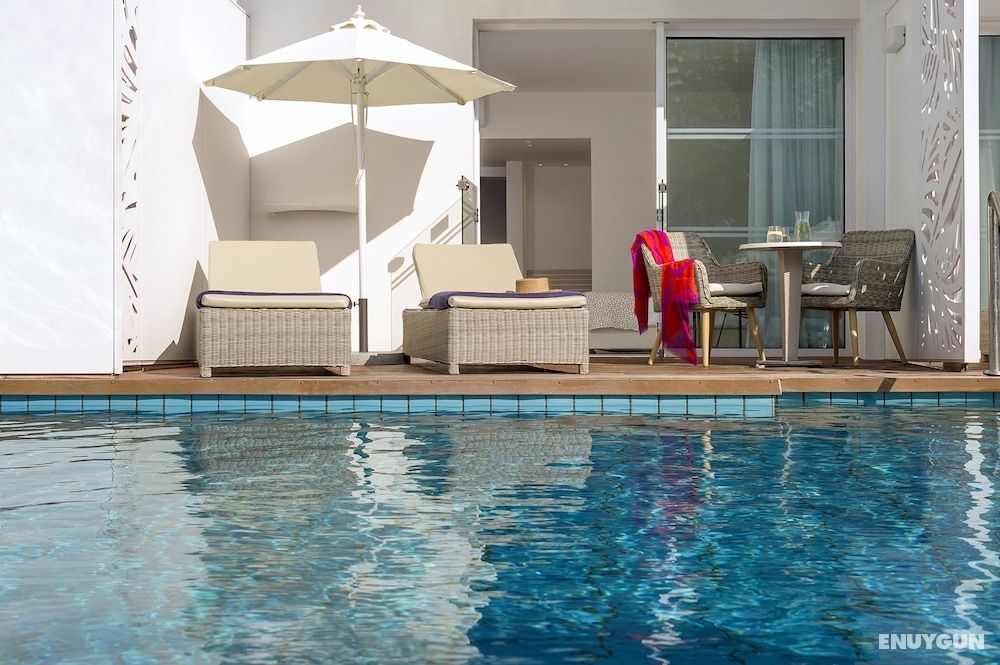 Junior Suite, Pool Use
