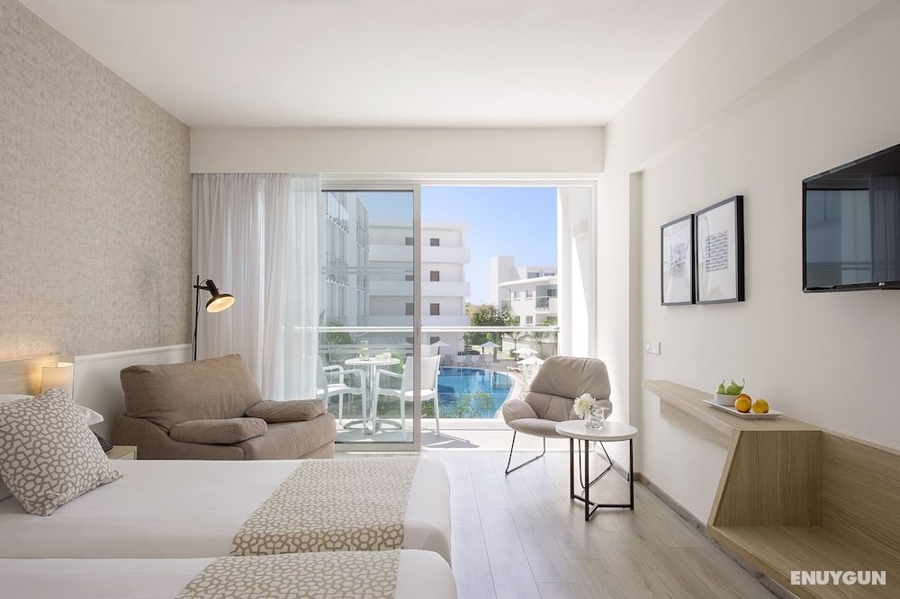 Standard Double or Twin Room, Pool View