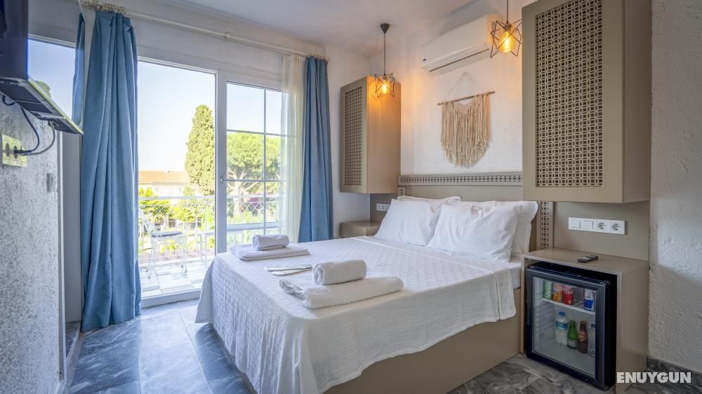 Deluxe Room, Pool View, Balcony