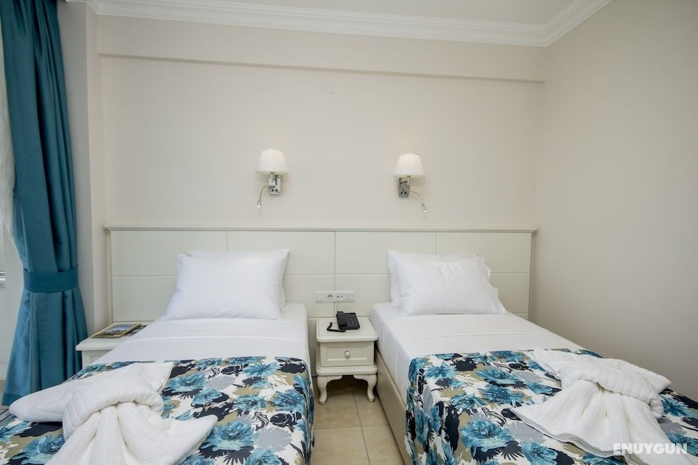 Double or Twin Room with Sea View