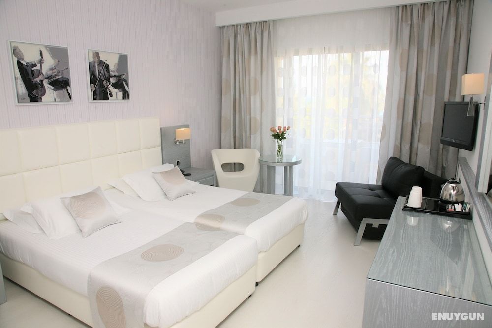 Double or Twin Room, Pool View