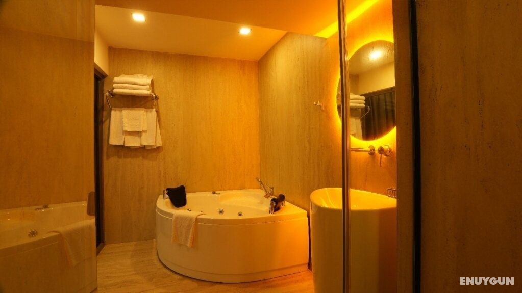 2 Suite Rooms with City View