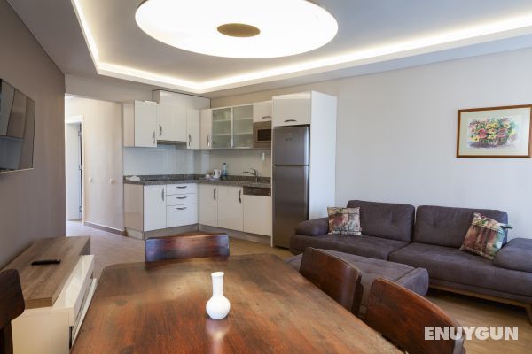 Executive Suite, Land and Pool View