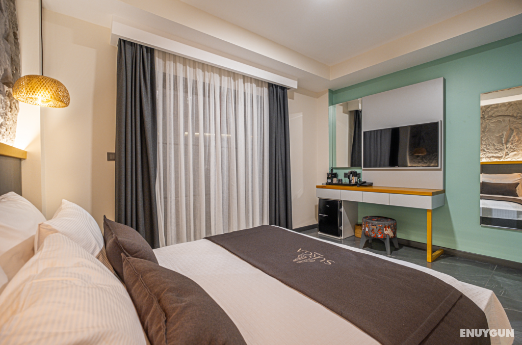 Comfort Room, Land View, French Balcony