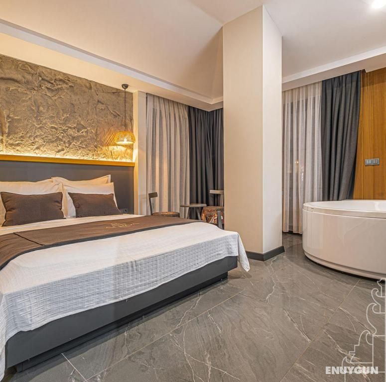 Premium Deluxe, Pool View, Jacuzzi (2 Persons)