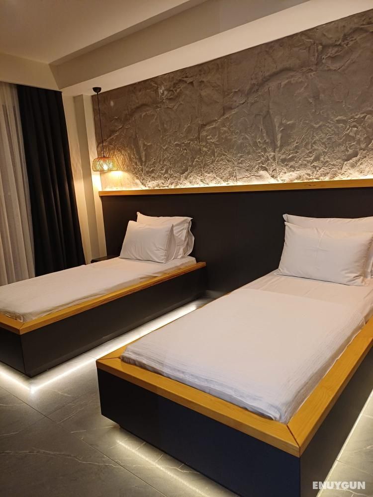 Twin, Pool View, Two Single Beds