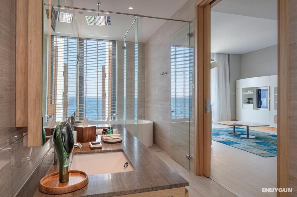 Junior Suite, Sea and Garden View, 2nd Floor Balcony