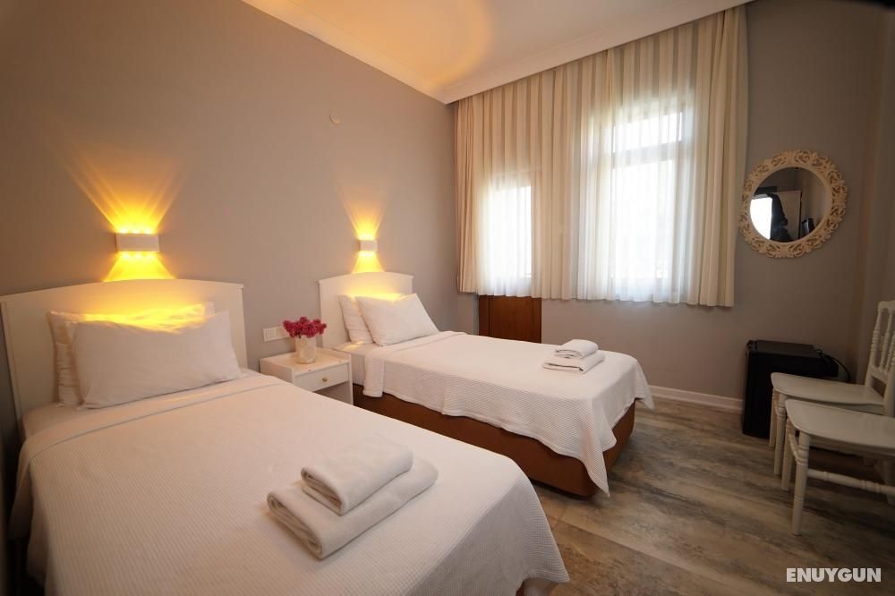 Standard Twin Room with Mountain or Pool View and Balcony