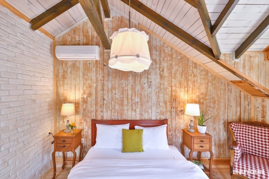 Kingfisher Bungalow Room