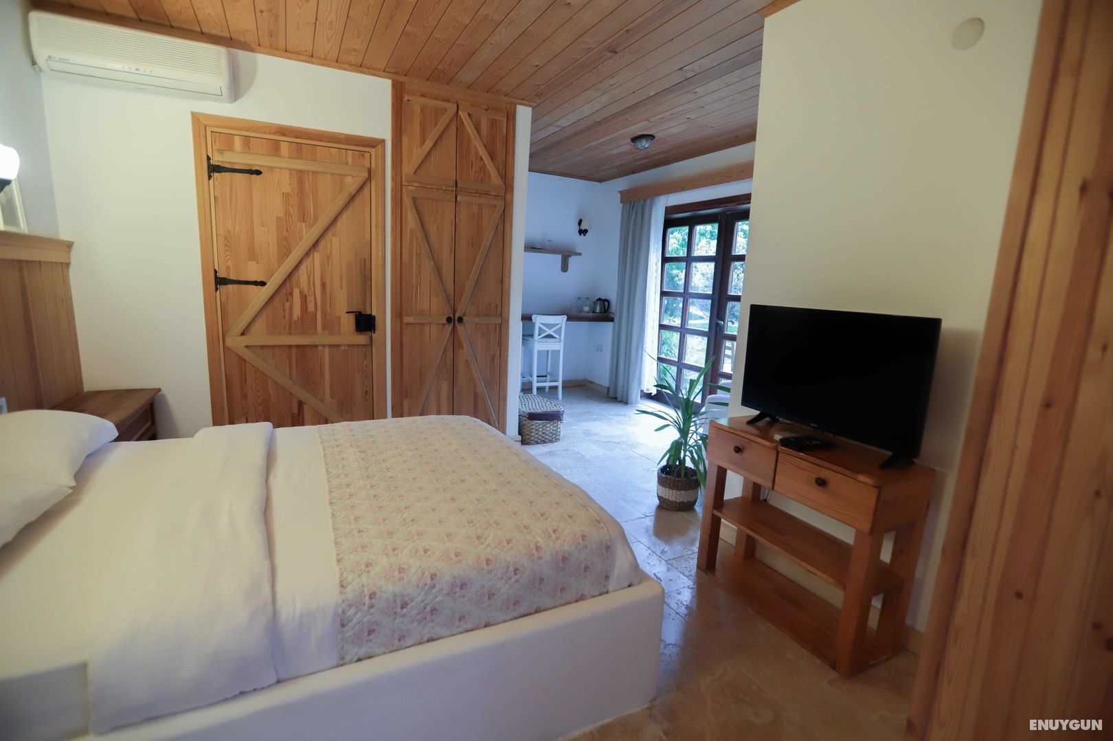 Raindance Bungalow Room