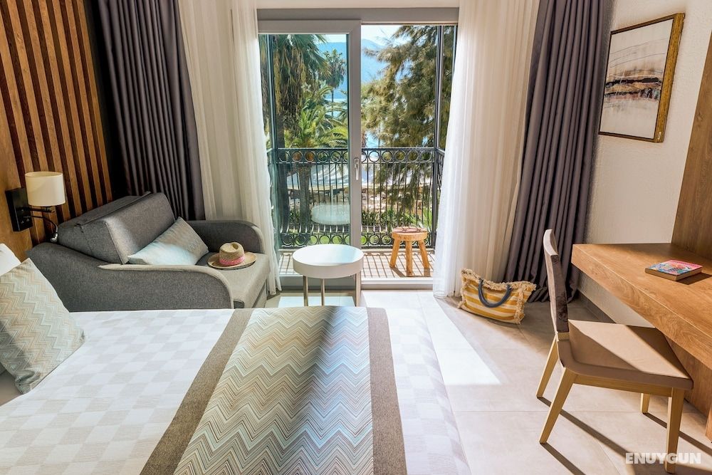 Standard Room, Partial Sea View (mainbuilding)