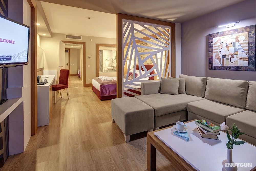 Family Room, Garden View