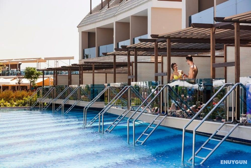 Family Room Swim Up