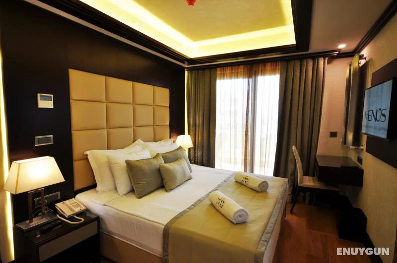 Bahce Pool, Deluxe Custom Suite Room with Partial Sea View
