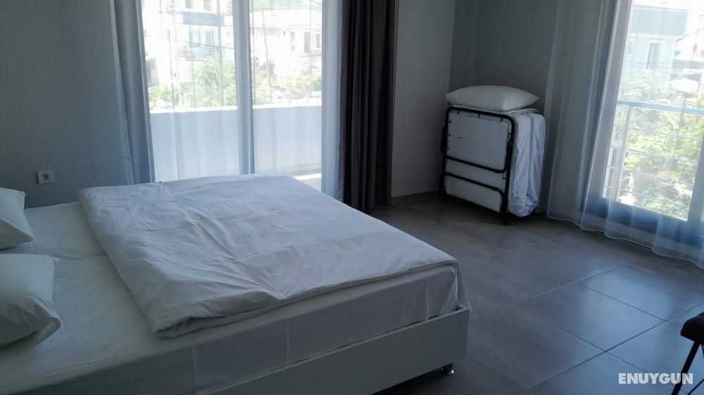 Apart Room, Street View, Balcony