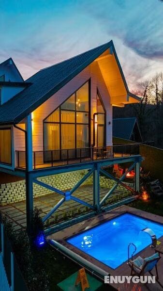 Bungalow, Lake View, Private Heated Pool