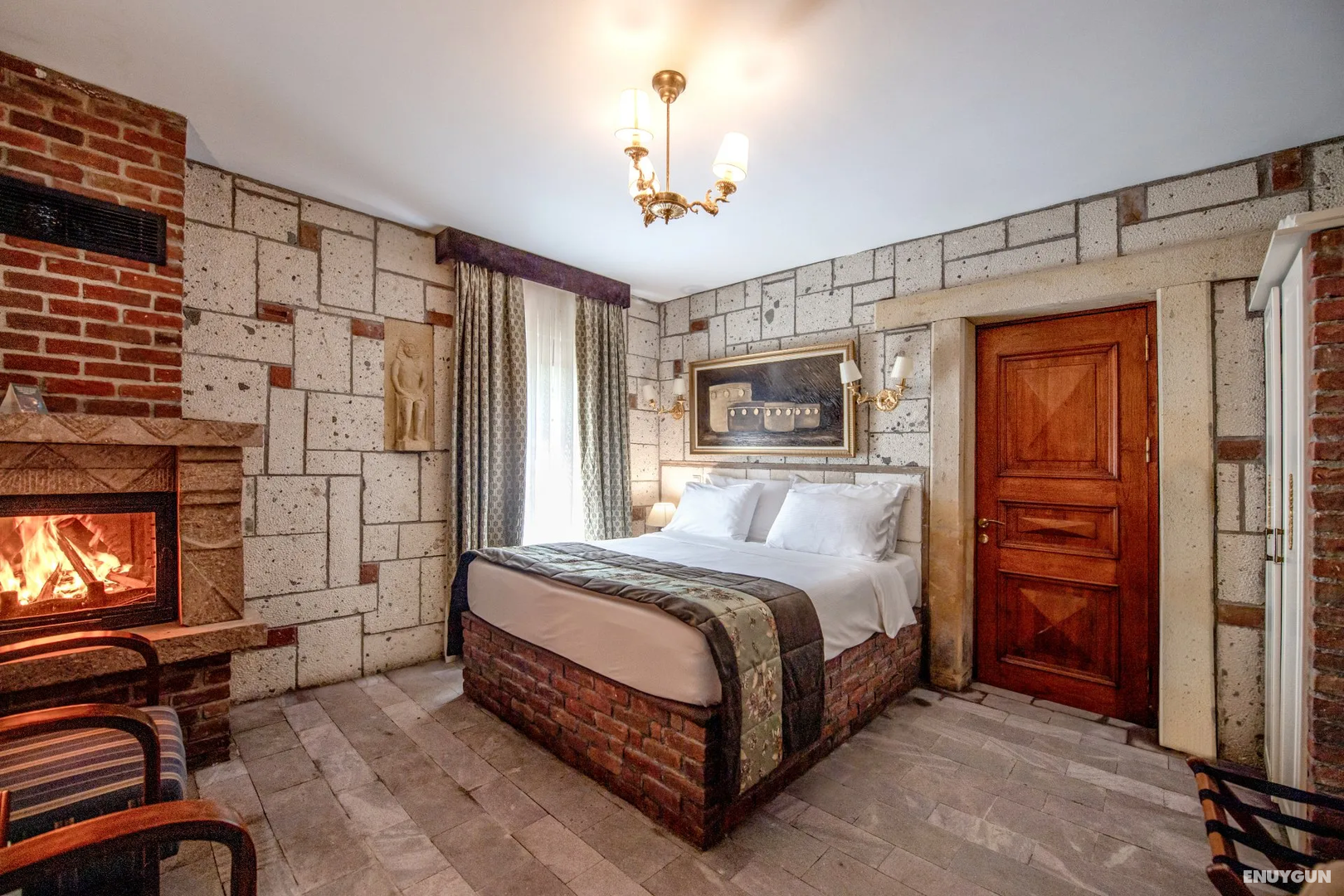 Standard Custom Queen Room